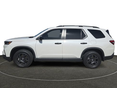 Used 2025 Honda Pilot TrailSport image 2