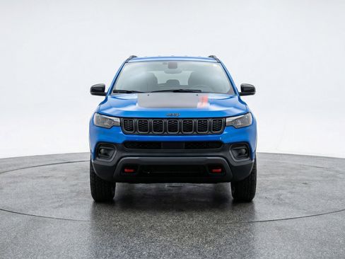Used 2025 Jeep Compass Trailhawk AWD/4WD image 2
