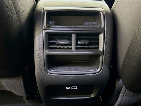 New 2025 Cadillac XT5 Luxury image 14