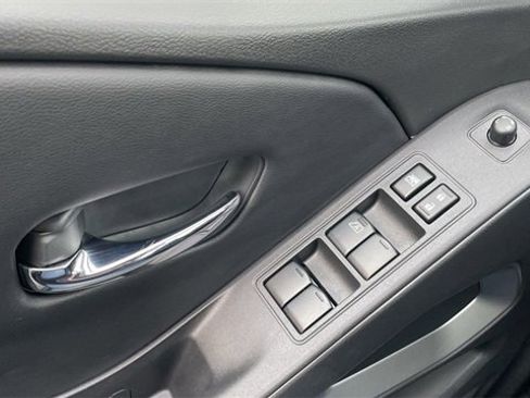 Used 2025 Nissan Frontier SV image 13