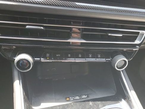Used 2025 Chevrolet Traverse High Country FWD image 34