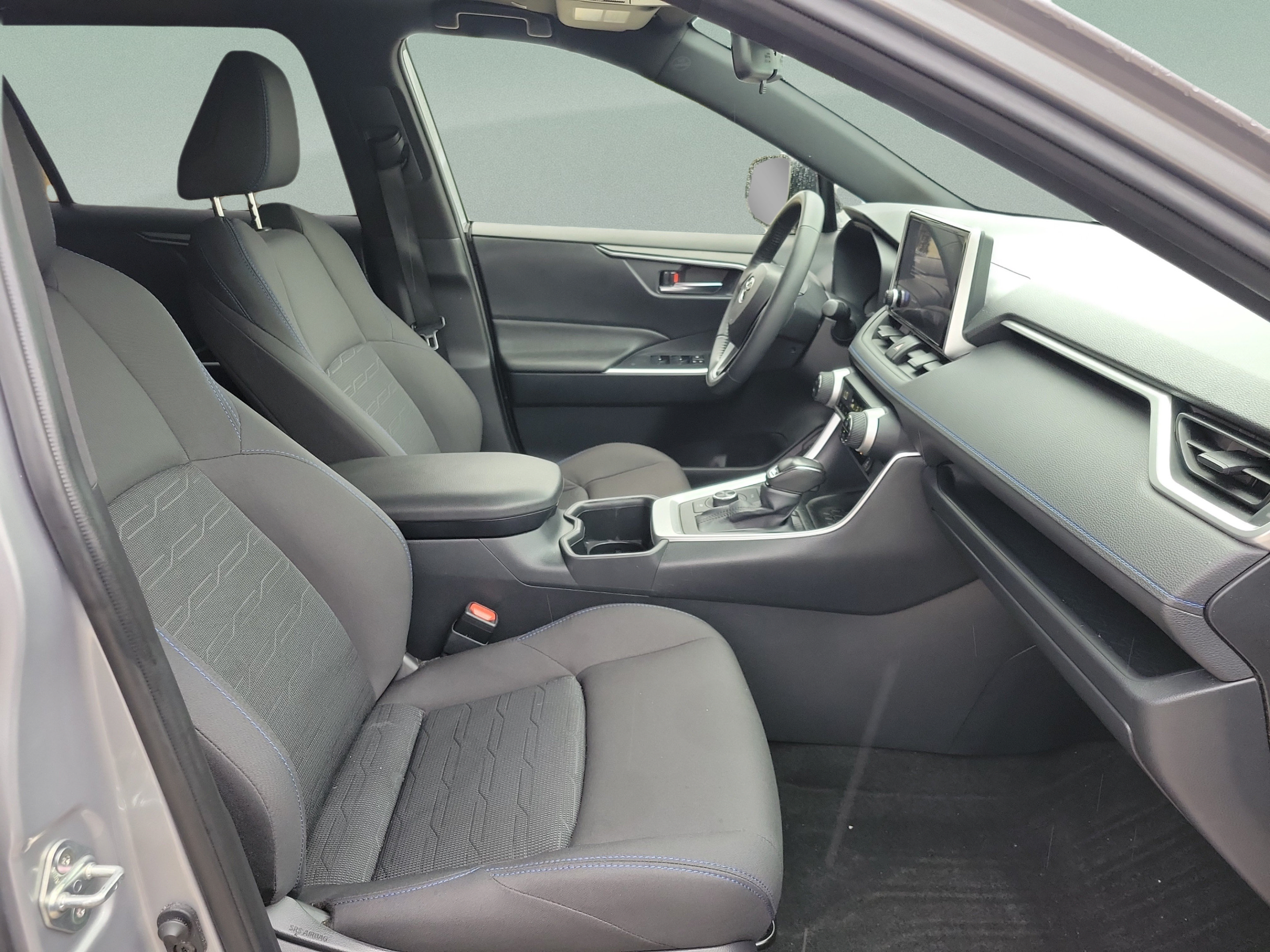 Used 2024 Toyota RAV4 SE w/ Convenience Package AWD/4WD image 31