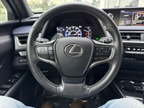 Used 2019 Lexus UX 200 image 14