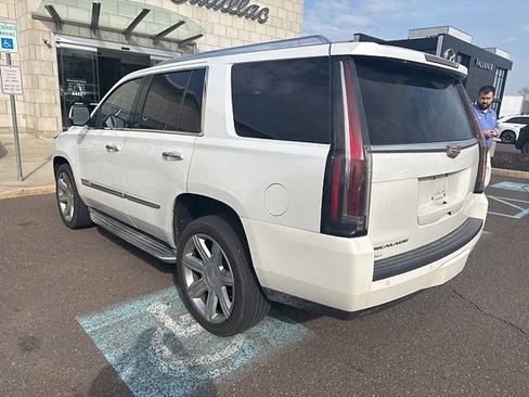Used 2016 Cadillac Escalade Luxury image 5