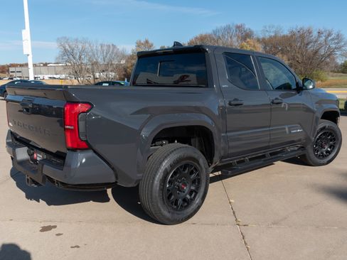 Certified 2025 Toyota Tacoma SR5 image 19