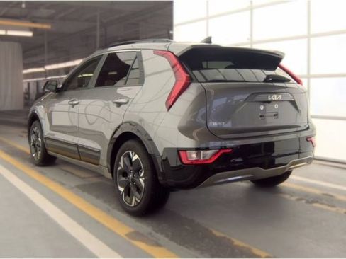 Used 2024 Kia Niro Wind w/ Wind Preserve Package FWD image 3
