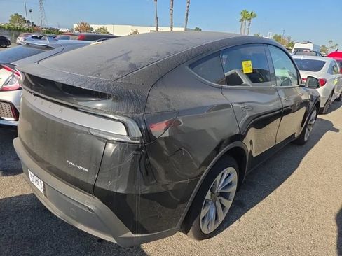 Used 2026 Tesla Model Y AWD image 4