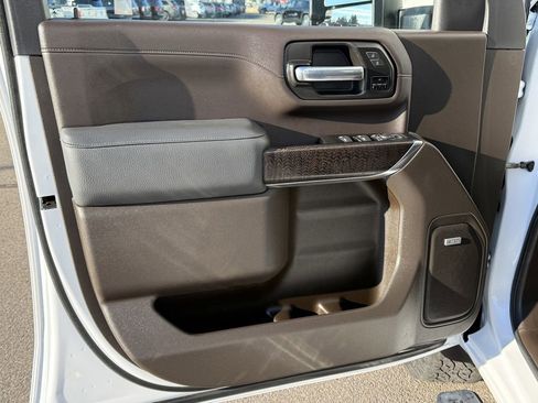 Used 2023 GMC Sierra 3500 Denali w/ Denali Ultimate Package image 10