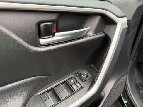 Used 2025 Toyota RAV4 XLE w/ Convenience Package image 11