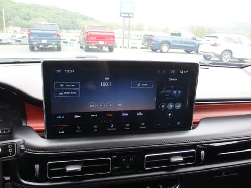 Used 2022 Lincoln Nautilus Reserve w/ Luxury Package AWD/4WD image 18