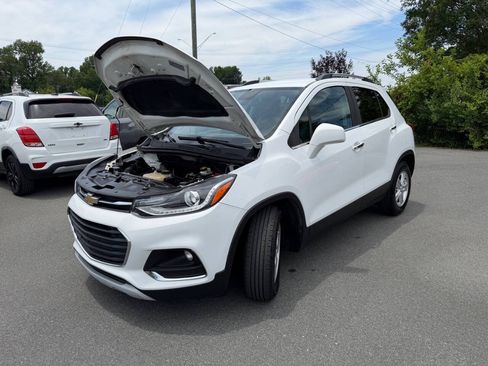 Used 2020 Chevrolet Trax LT w/ LT Convenience Package FWD image 22
