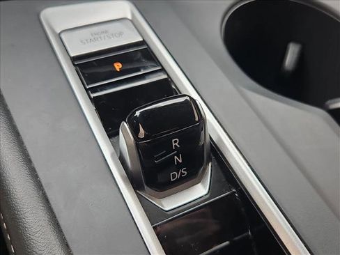 Used 2024 Volkswagen Atlas SE FWD image 11