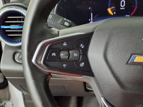 Used 2025 Chevrolet Trax LT w/ LT Convenience Package FWD image 24