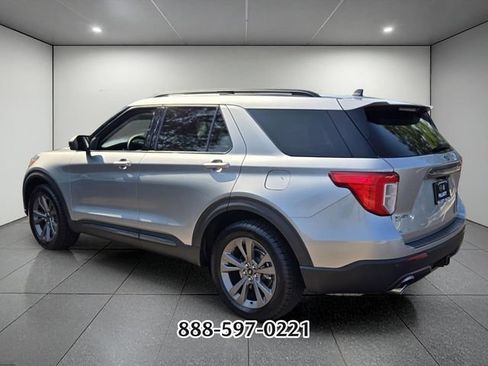 Used 2021 Ford Explorer XLT w/ Equipment Group 202A AWD/4WD image 3
