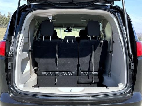 Used 2023 Chrysler Voyager LX FWD image 22