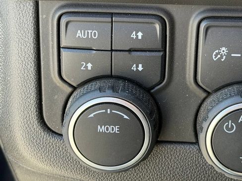 Used 2022 Chevrolet Tahoe LT w/ Luxury Package AWD/4WD image 17