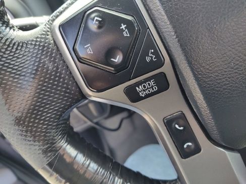 Used 2016 Toyota Tacoma SR5 w/ SR5 Appearance Package (SN) image 29