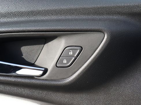 Used 2025 Chevrolet Trax LT w/ LT Convenience Package image 15