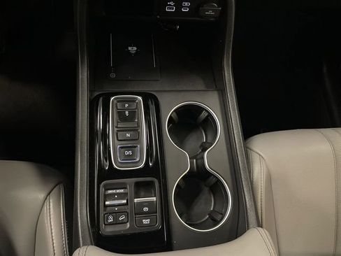 Certified 2025 Honda Pilot Touring image 20