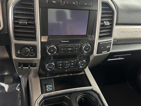 Used 2019 Ford F250 Lariat w/ Chrome Package image 21