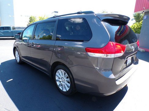 Used 2012 Toyota Sienna LE AWD/4WD image 7