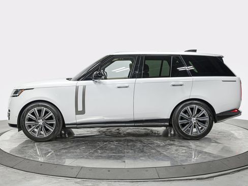 Used 2023 Land Rover Range Rover SE AWD/4WD image 2