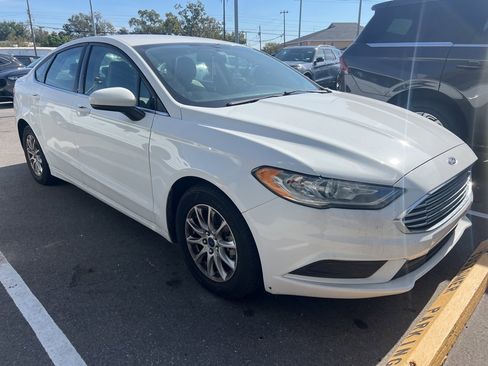 Used 2018 Ford Fusion S image 4