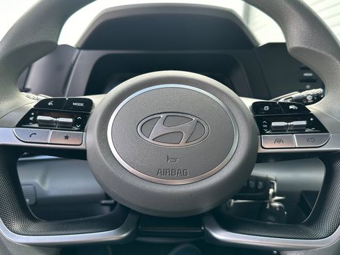 Certified 2024 Hyundai Elantra SE FWD image 21