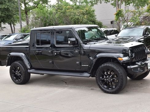 Used 2022 Jeep Gladiator Overland AWD/4WD image 3
