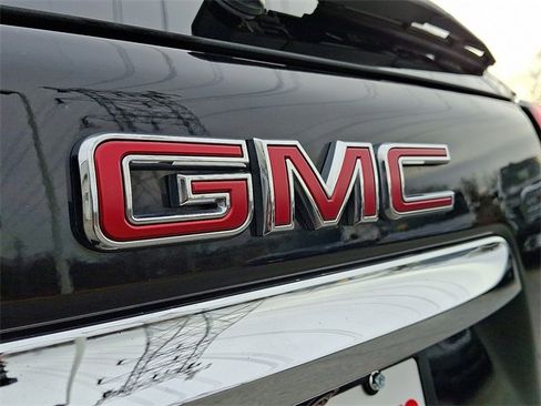 Used 2024 GMC Terrain SLT image 30