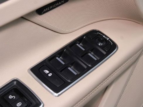 Used 2016 Jaguar XF Prestige image 10