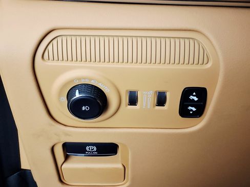 Used 2023 Jeep Grand Wagoneer L Series III w/ HD Trailer Tow Package image 22