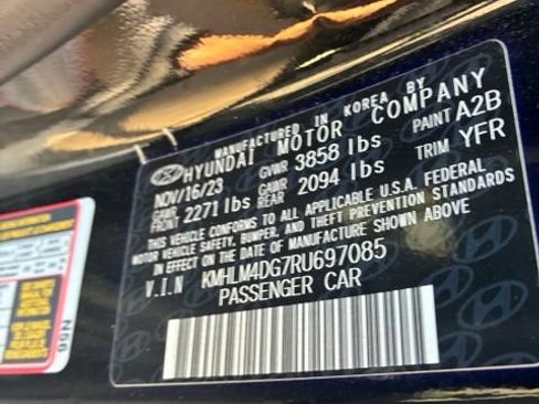 Used 2024 Hyundai Elantra SEL FWD image 2