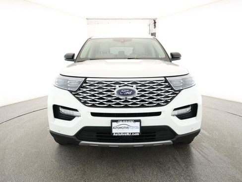 Used 2022 Ford Explorer Platinum w/ Equipment Group 601A image 2