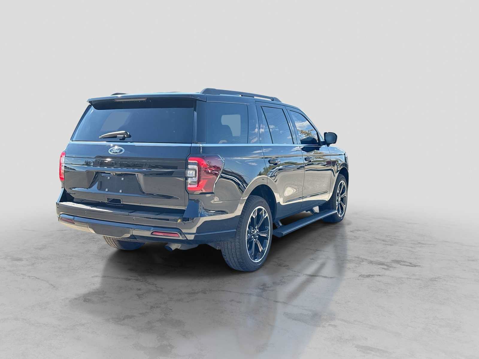 Used 2023 Ford Expedition Limited AWD/4WD image 6