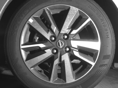 Used 2025 Nissan Versa SV image 12