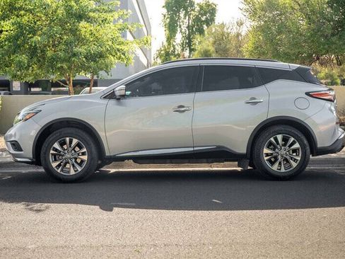 Used 2018 Nissan Murano SV FWD image 2