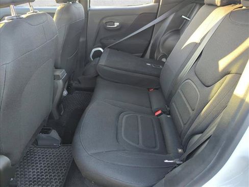 Used 2018 Jeep Renegade Latitude w/ Cold Weather Group image 21