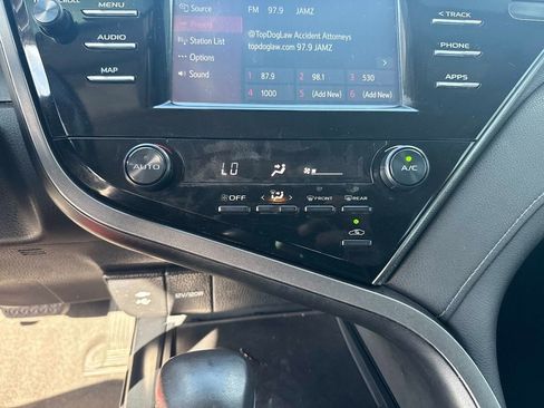 Used 2019 Toyota Camry SE image 24