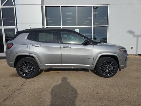 Used 2024 Jeep Compass Limited w/ High Altitude Package image 3