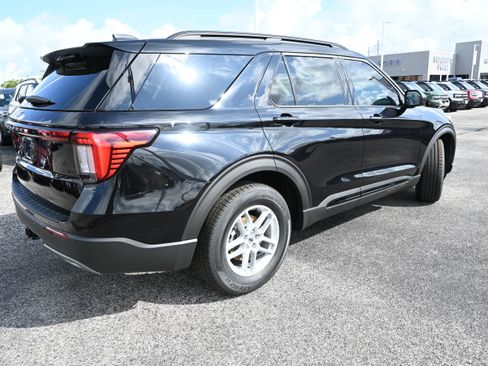 New 2026 Ford Explorer Active w/ Active Comfort Package RWD image 3
