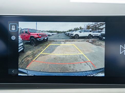 Certified 2025 Hyundai Tucson SE image 36