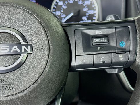 Used 2022 Nissan Rogue SV image 14