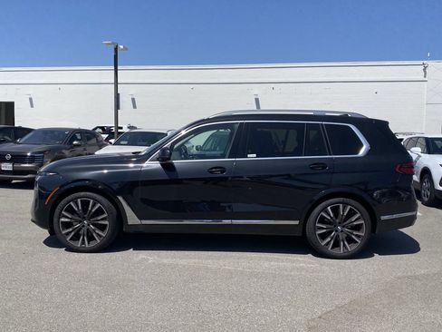 Used 2024 BMW X7 xDrive40i w/ Parking Assistance Package AWD/4WD image 2