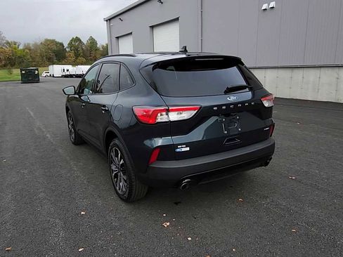 Used 2022 Ford Escape SE w/ SE Sport Appearance Package image 2