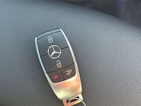 Certified 2025 Mercedes-Benz GLB 250 4MATIC image 38