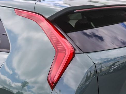 New 2026 Kia Niro Wind FWD image 18