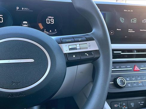 Used 2025 Hyundai Tucson SE image 19