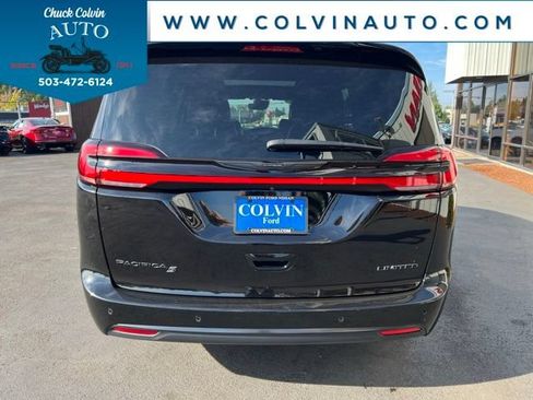 Used 2025 Chrysler Pacifica Limited FWD image 7