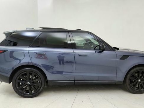 Used 2025 Land Rover Range Rover Sport SE image 6